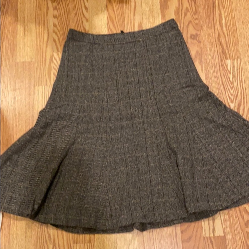 H&M brown herringbone tweed circle (size 8)